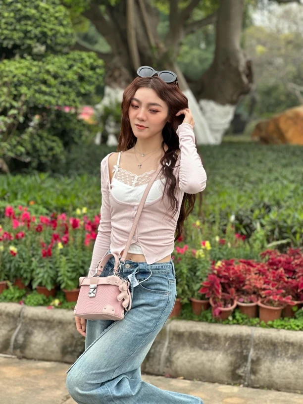 蕾丝拼接假两件吊带长袖T恤女春季设计感修身纯欲打底衫上衣