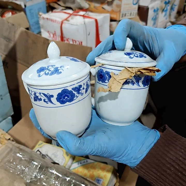 摆件盘子碗茶壶啥都有