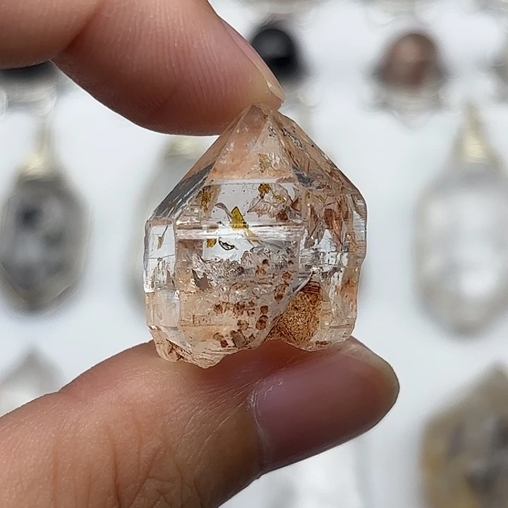 水晶未镶嵌颈饰巴基斯坦红泥闪灵钻23mm+