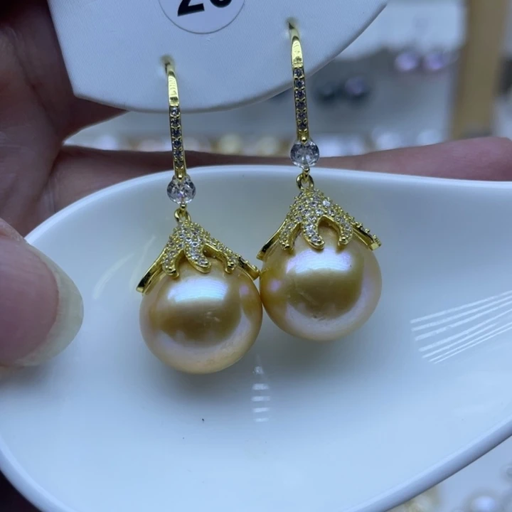 伦***雾银S925镶嵌淡水珍珠耳饰