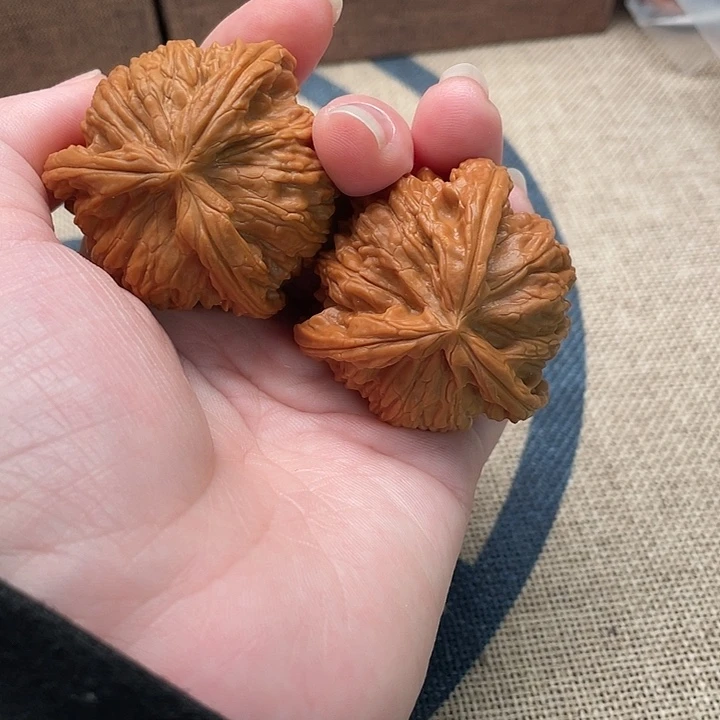 ****底文玩核桃吊坠白狮子