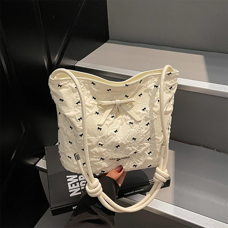 艾米兔女包2025新款潮流百搭日常休闲可爱小众设计质感单肩斜挎包