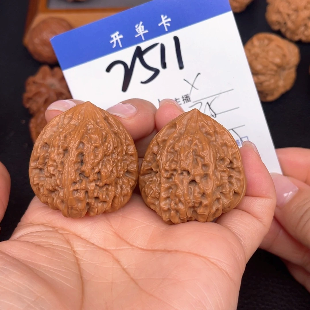 文玩核桃吊坠平谷凹底35尺。 2511