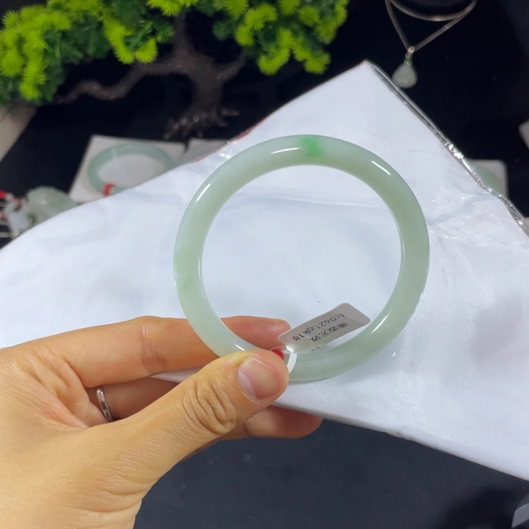 未镶嵌手镯翡翠天然翡翠手镯