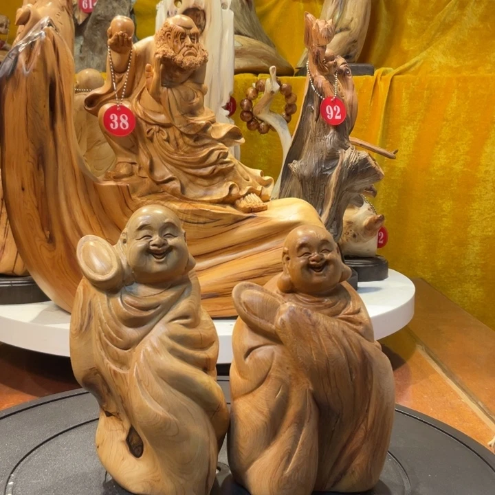 柏木（崖柏）玉**踪崖柏  弥勒