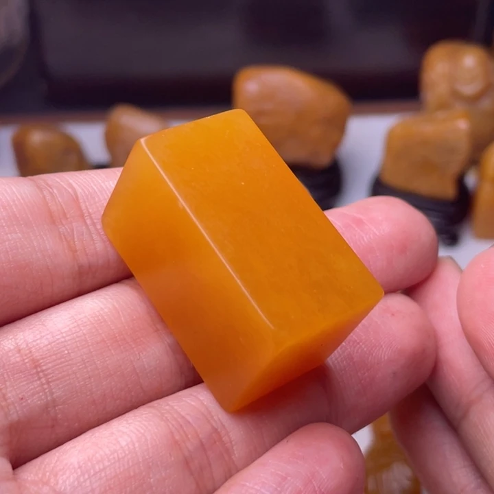 田黄石飛**L寿山田黄石