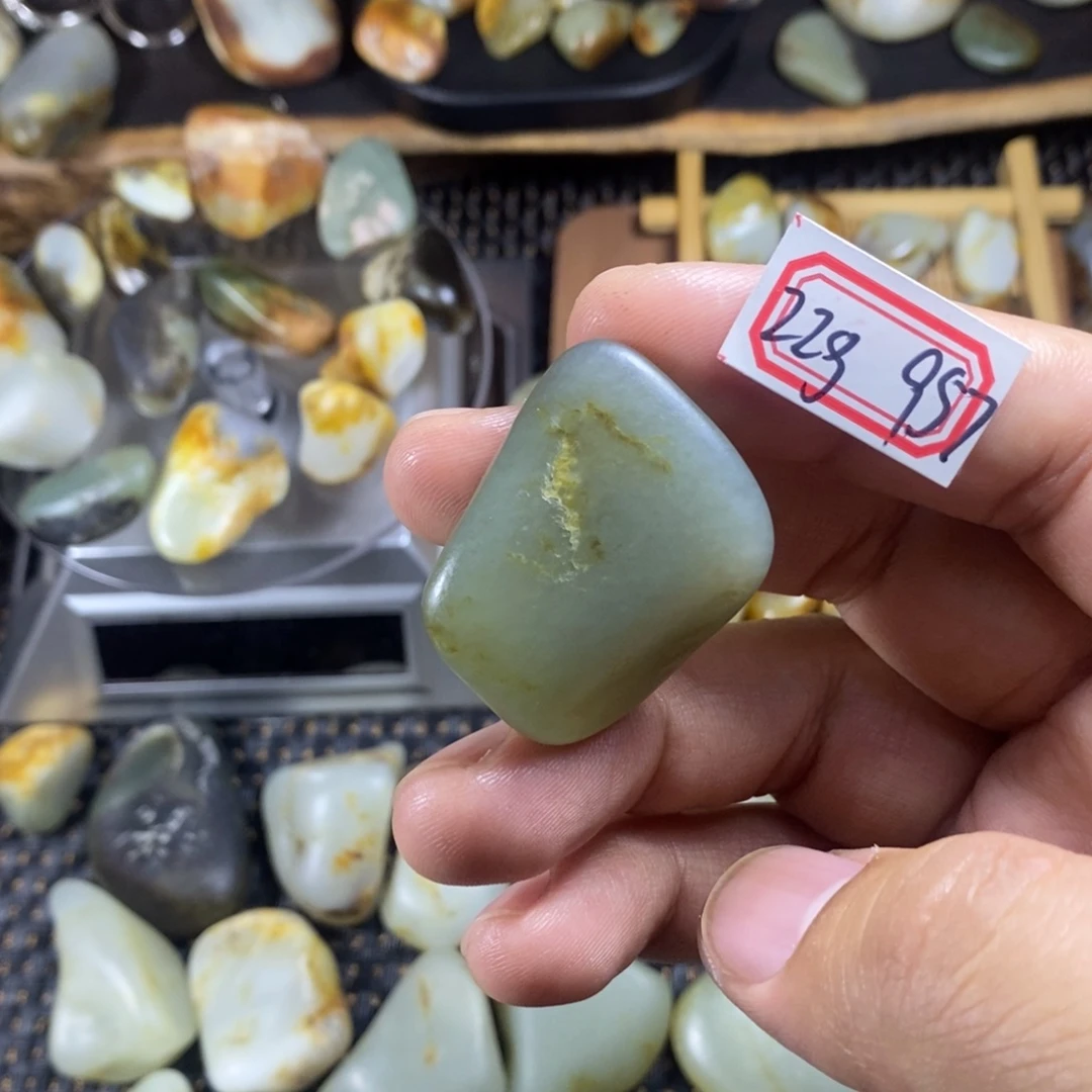 和田玉（糖玉）未镶嵌挂件