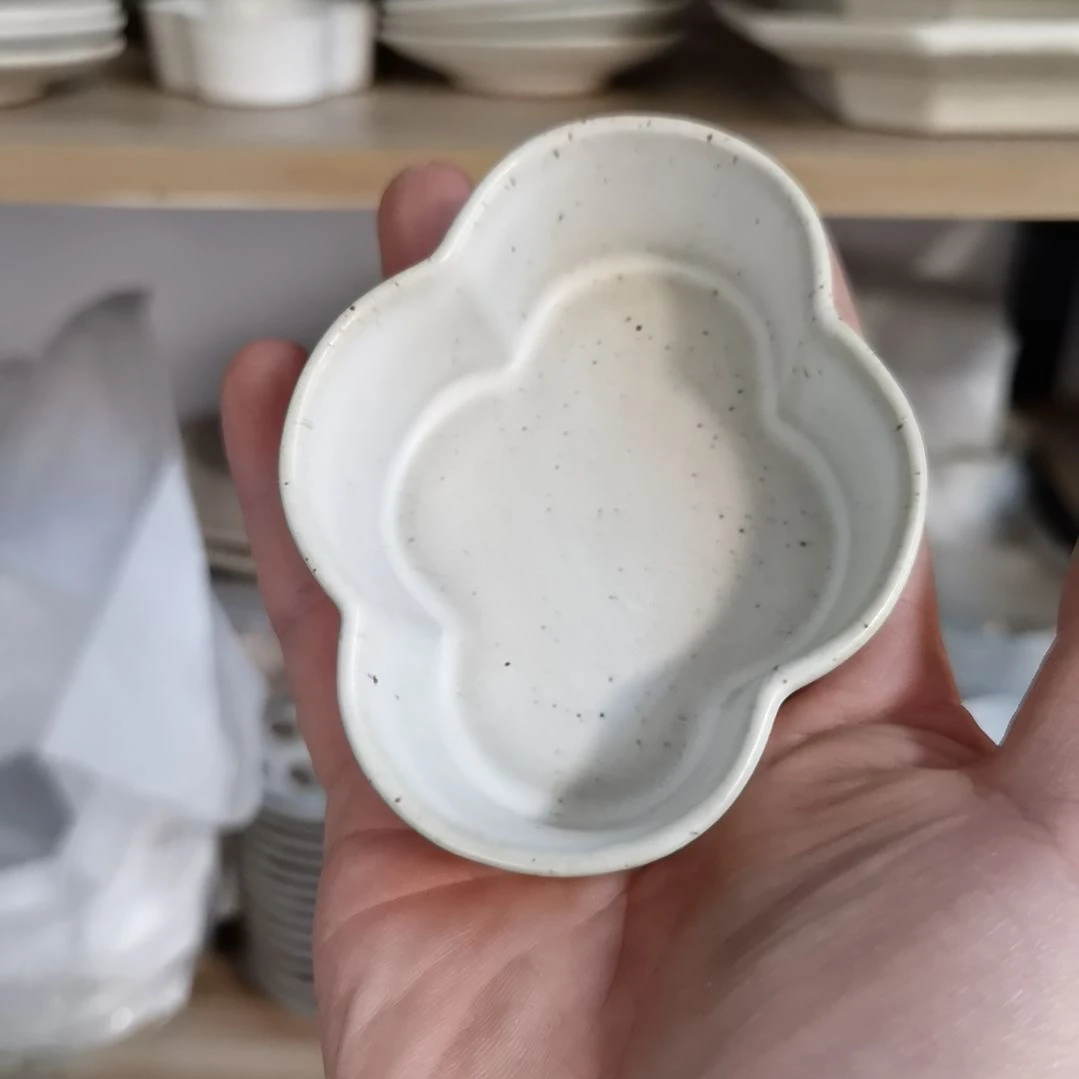 瓷片正品粗陶料碟一个