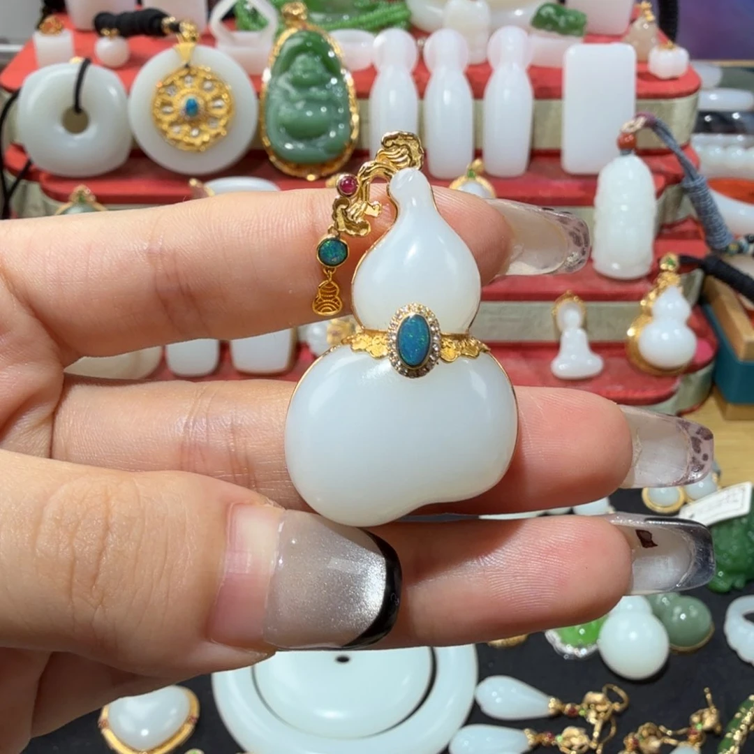 和田玉18K金镶嵌颈饰