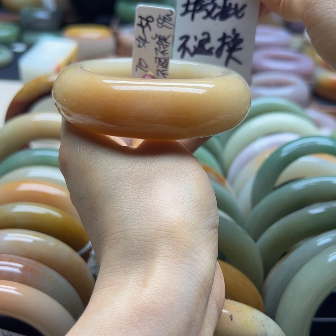 石英质玉未镶嵌手镯
