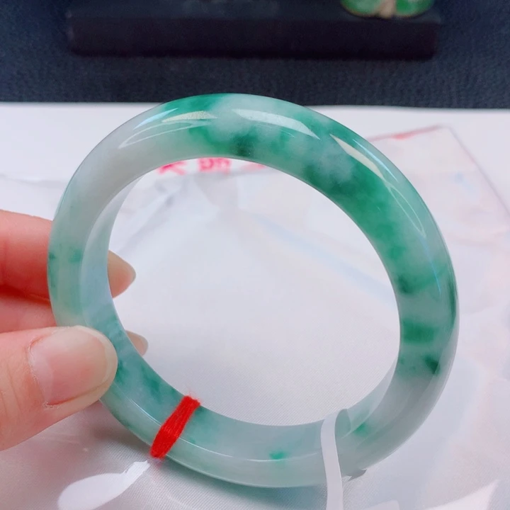 猫***儿翡翠手镯未镶嵌60圈口