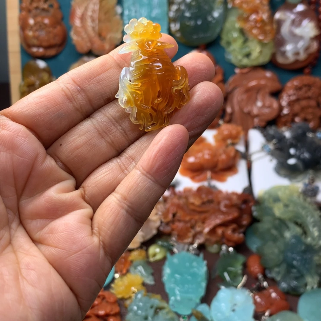 蛇纹石玉未镶嵌挂坠