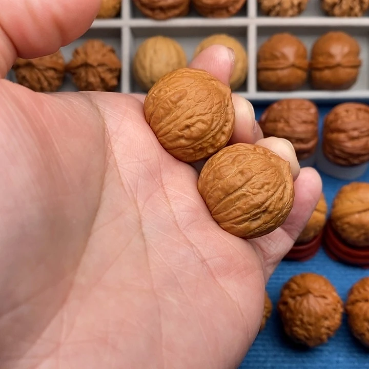 文玩核桃把件树皮纹