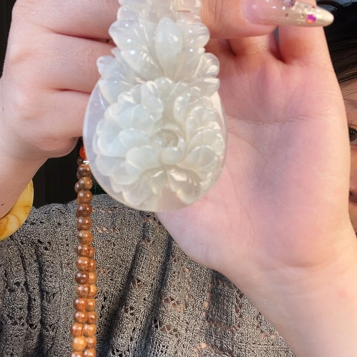 未镶嵌蛇纹石玉颈饰v****a