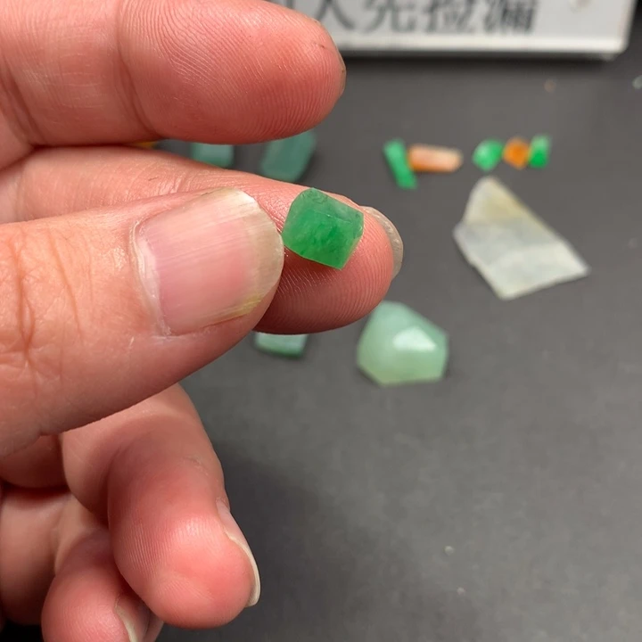 定制翡翠未镶嵌材料定制