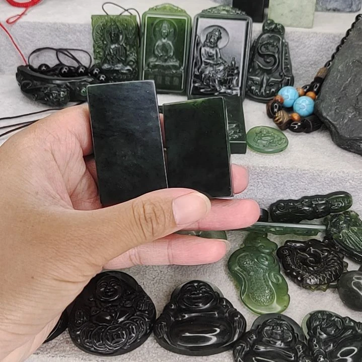 蛇纹石玉未镶嵌吊坠
