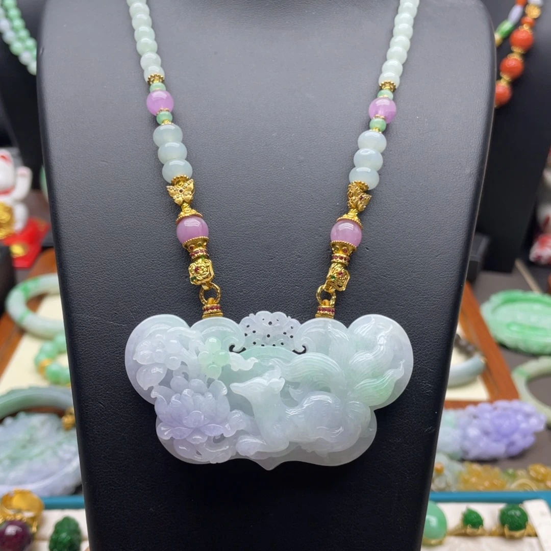 翡翠未镶嵌颈饰翡翠九尾狐