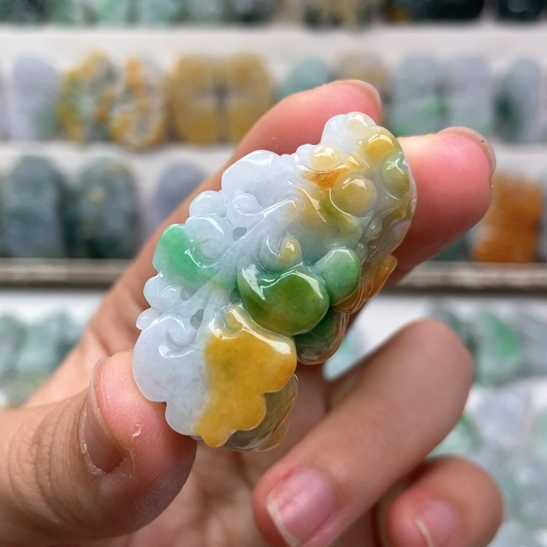 翡翠未镶嵌吊坠(赠链)
