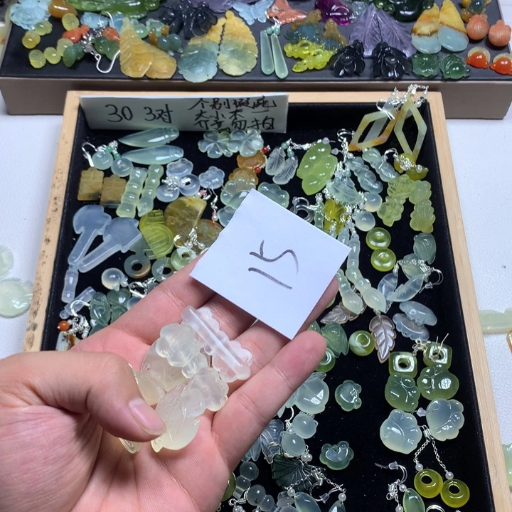 春***香蛇纹石玉合金耳钉