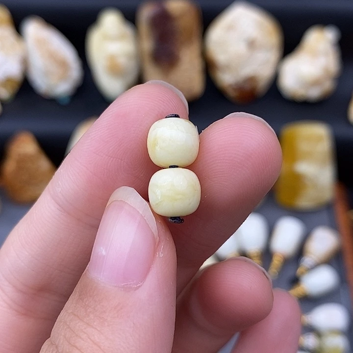 y***i裸石琥珀未镶嵌8对珠c152