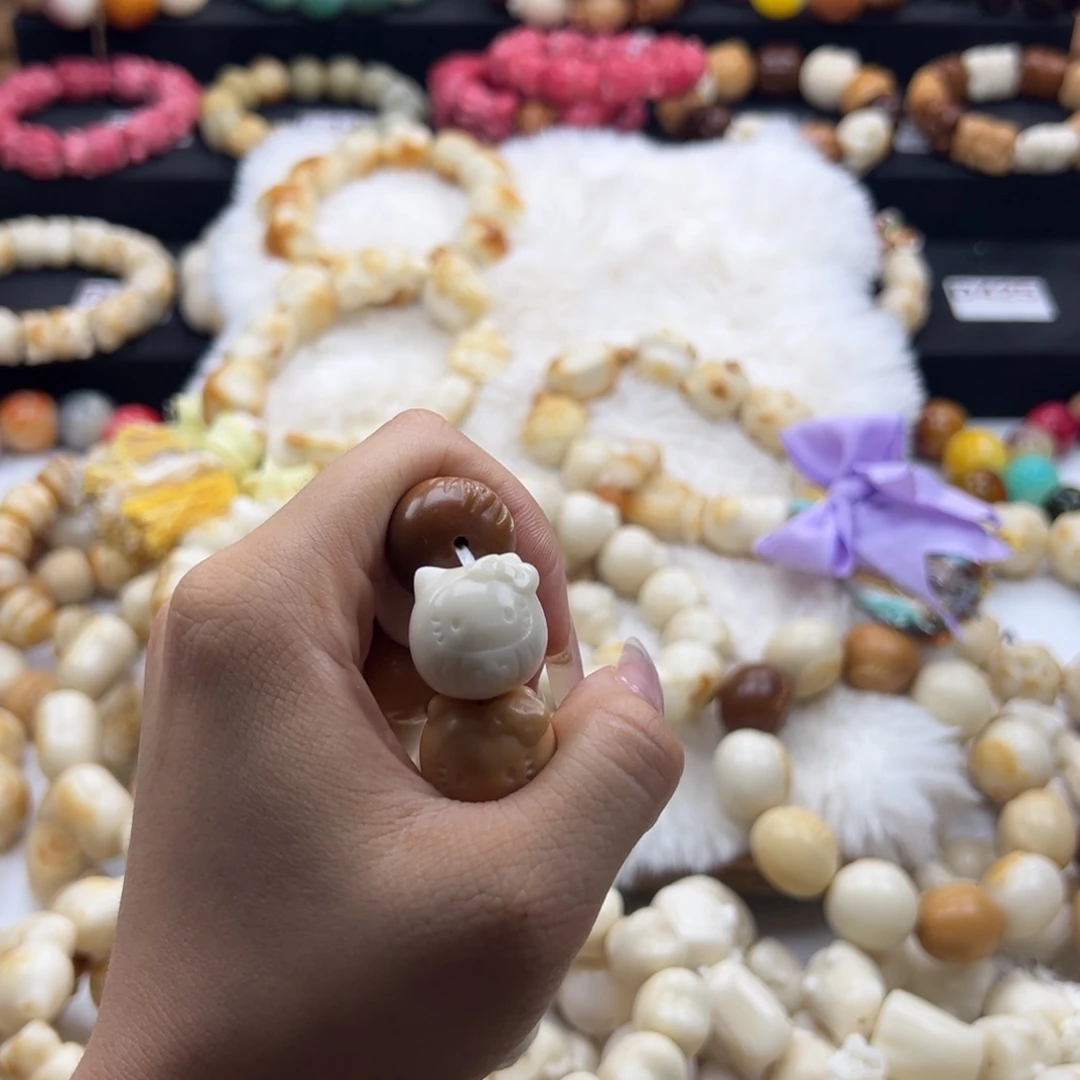 白玉菩提吊坠哈**粥22的大白色