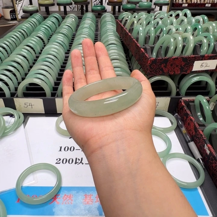 东陵石手镯未镶嵌