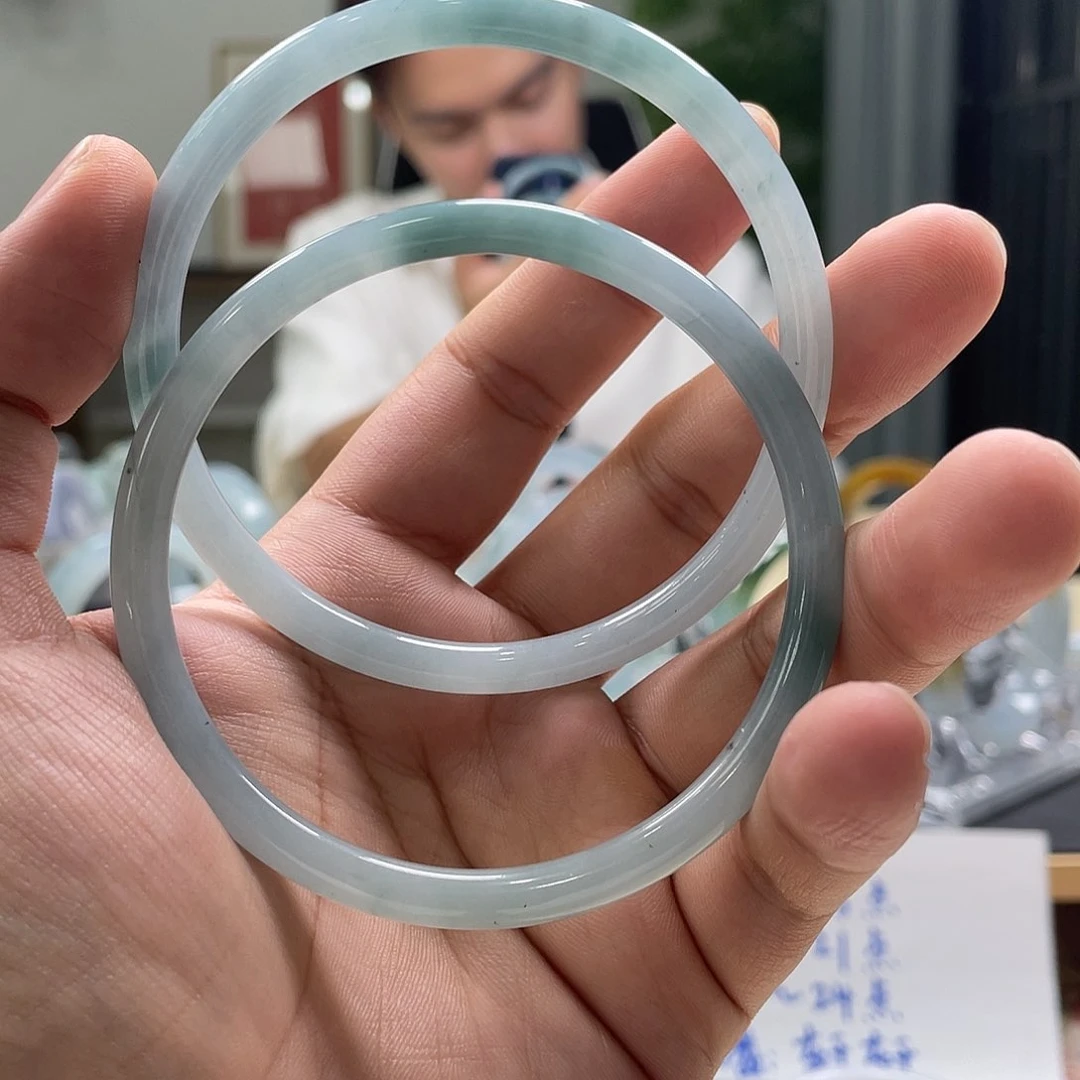 【闪购商品】未镶嵌手镯翡翠云**轻