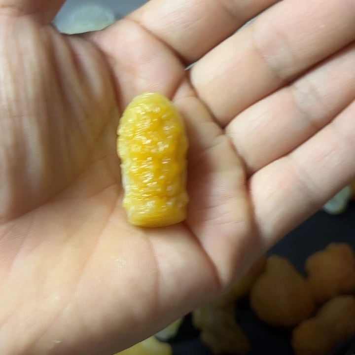 此***佛和田玉未镶嵌颈饰