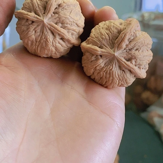【闪购商品】把件文玩核桃40雨花石三棱