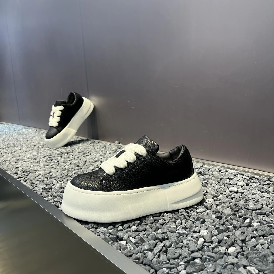 2025广州秋冬新款极简风超轻舒适圆头系带厚底软底真皮休闲男板鞋