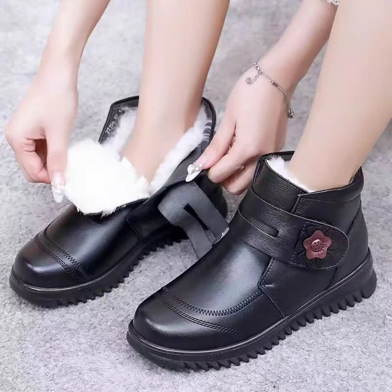 妈妈棉鞋软底轻便女舒适中老年平底女棉鞋加绒加厚妈妈鞋秋冬短靴