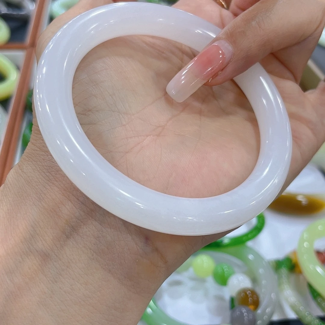 未镶嵌手镯和田玉小*点