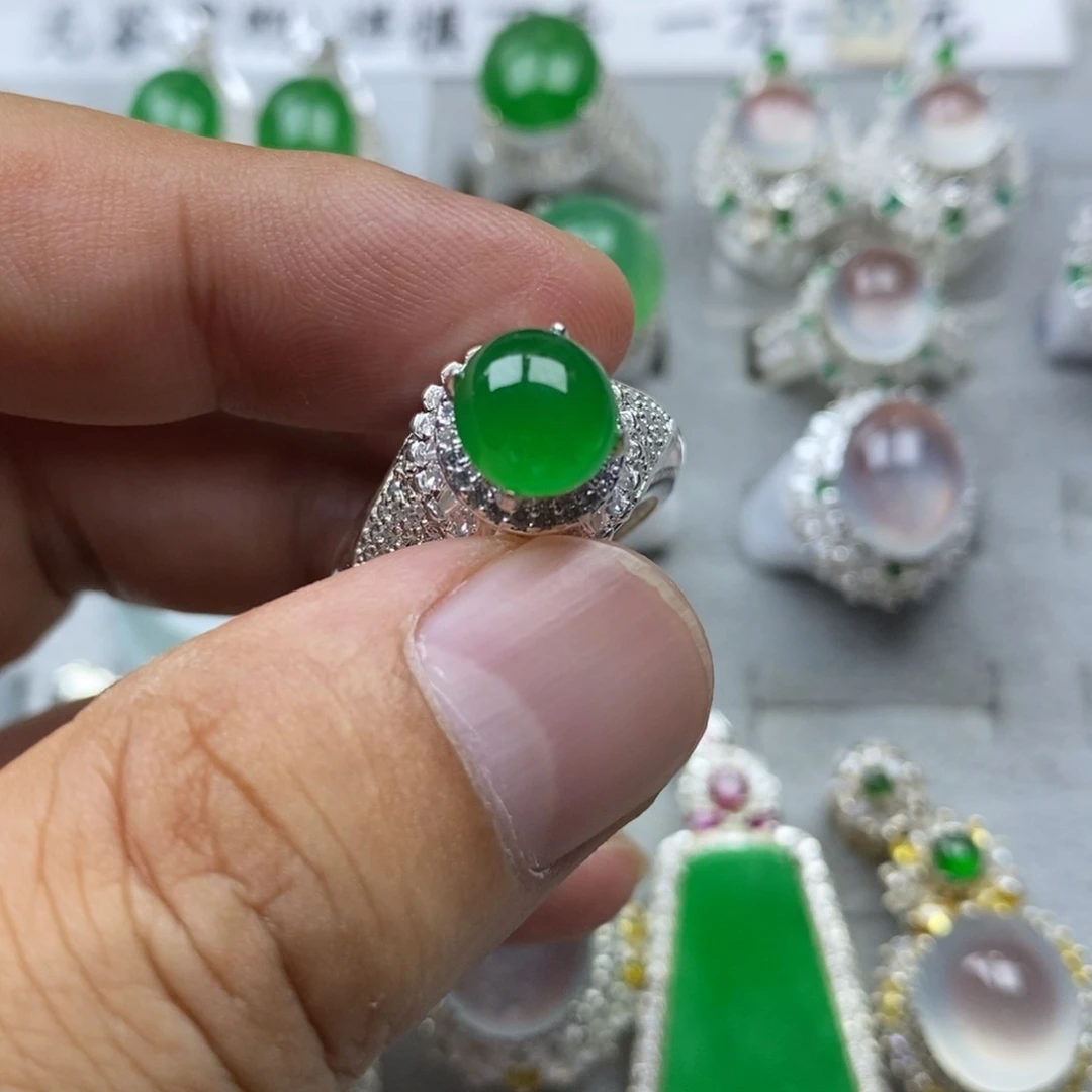 定制翡翠未镶嵌正阳绿8.7mm