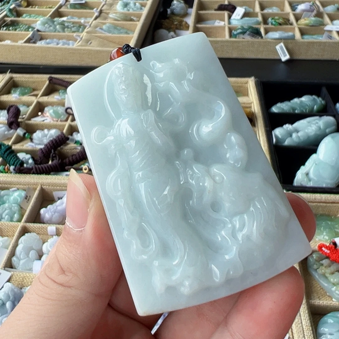 翡翠未镶嵌颈饰观音