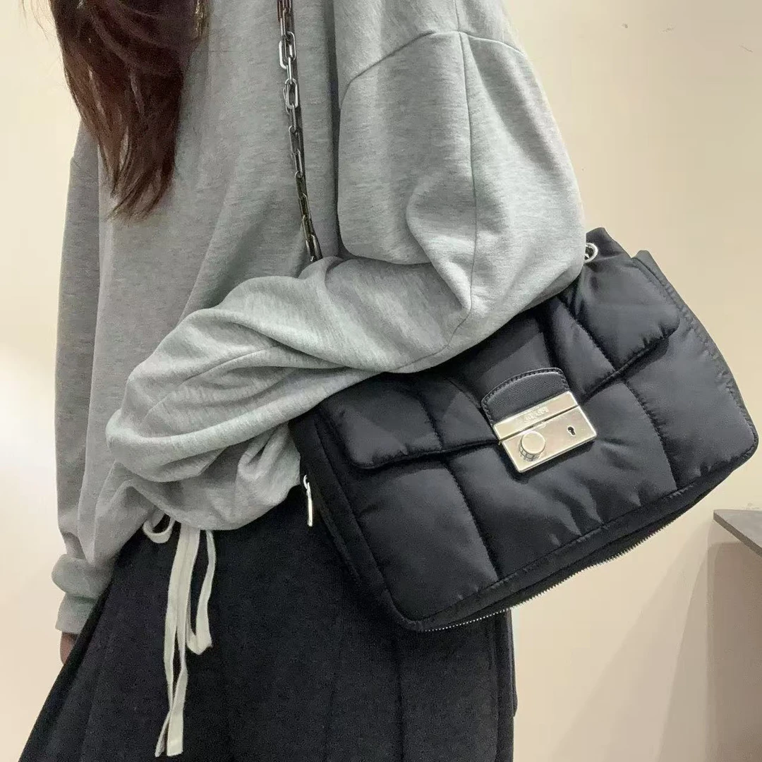 95新 Prada/普拉达 【蕾】 76 0149 黑色降落伞银扣单肩包