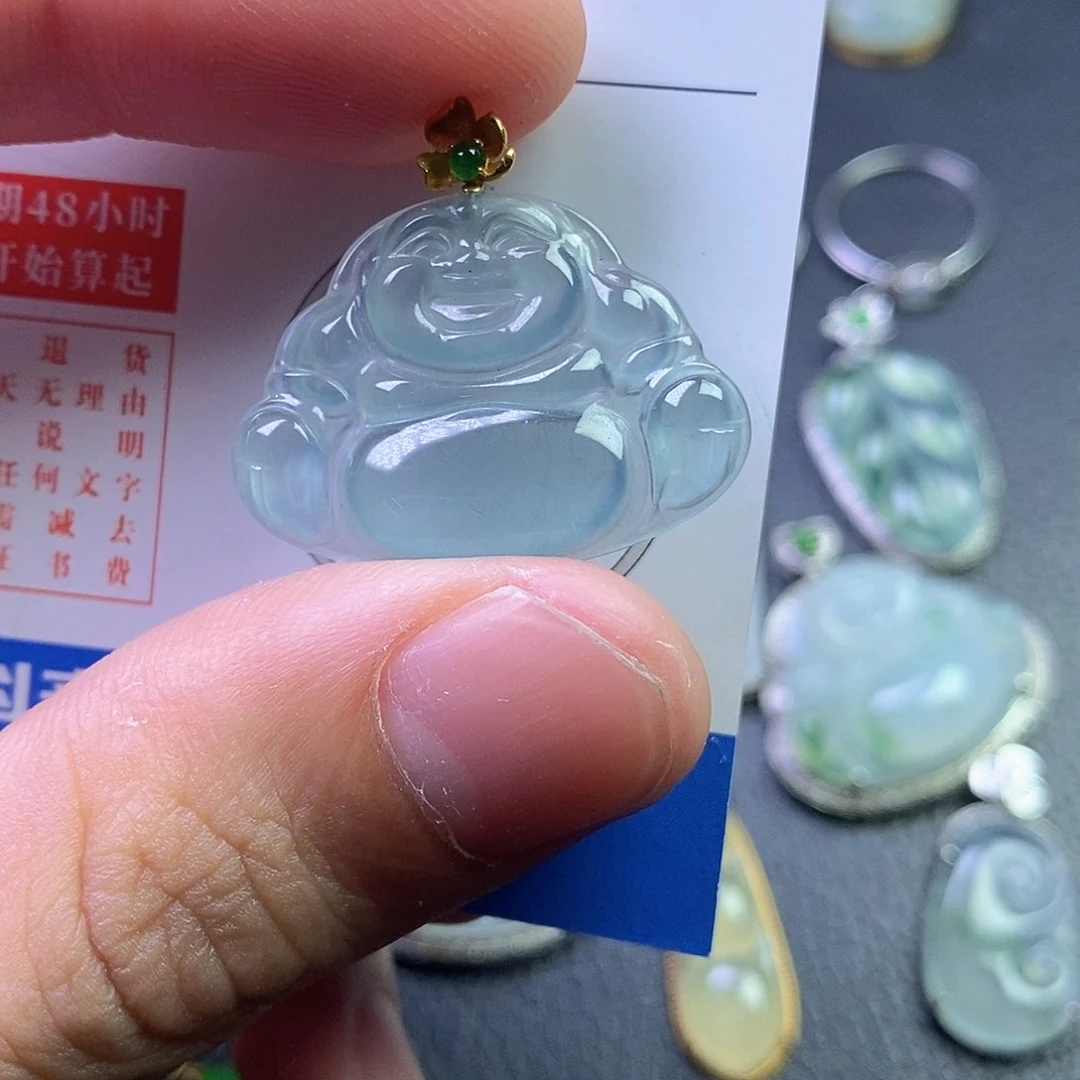 颈饰18K金镶嵌翡翠