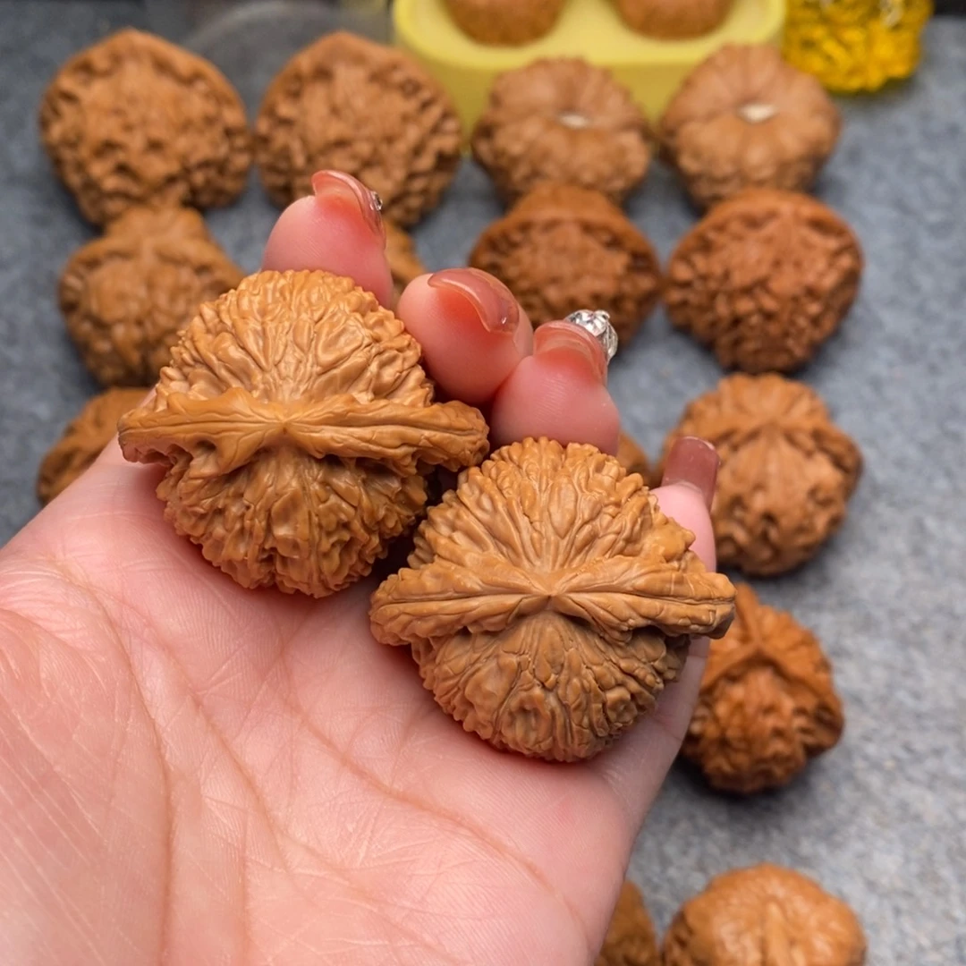 文玩核桃把件精品特价白狮子42