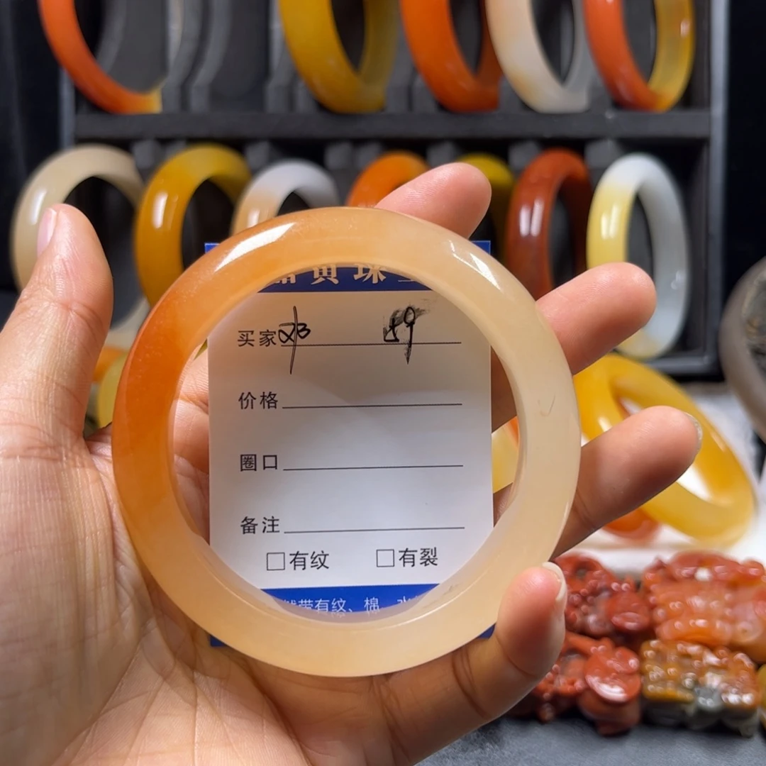 邓***)石英质玉（黄龙玉）未镶嵌颈饰手镯59