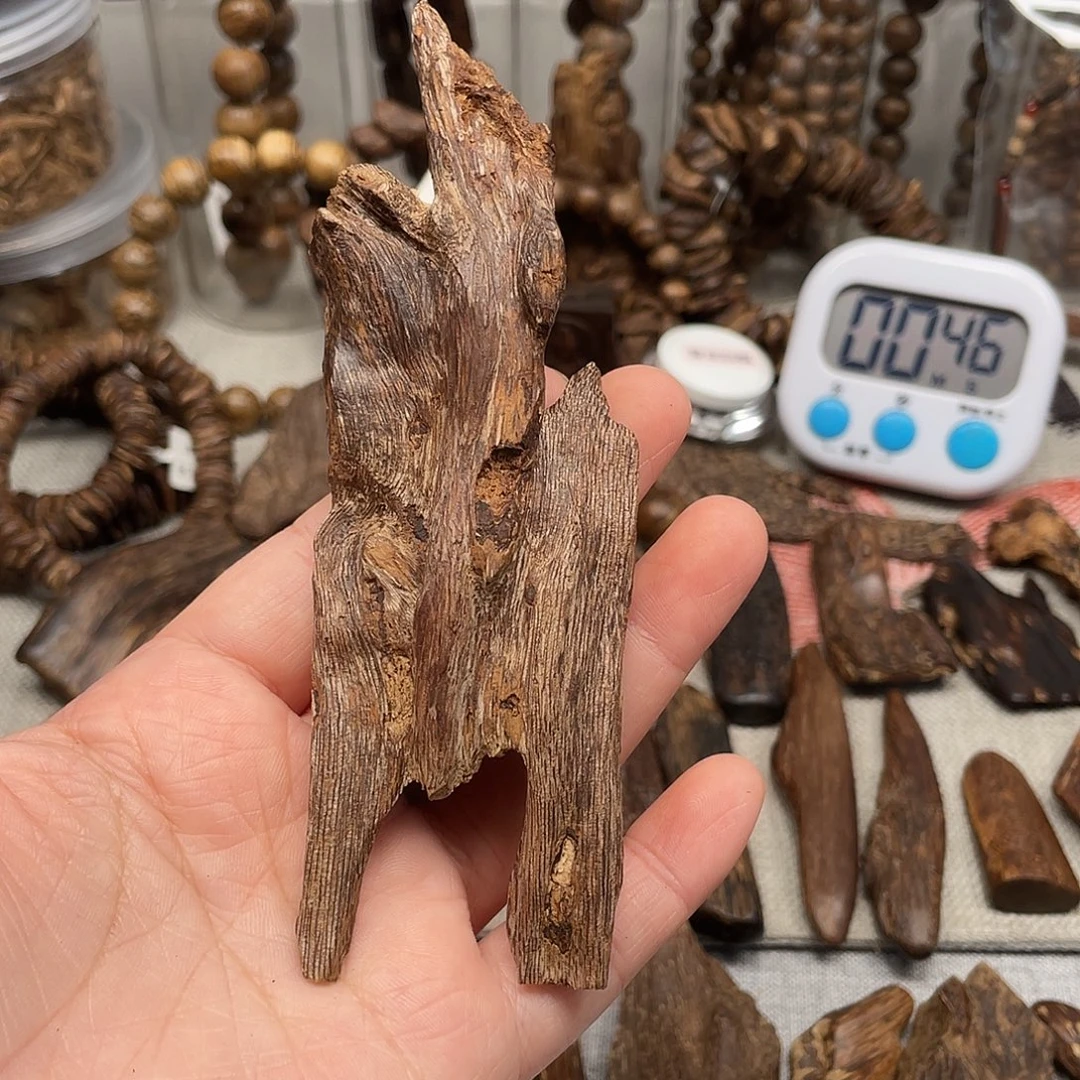 沉香碎屑沉香都彭九分瘤疤扭结18.6+