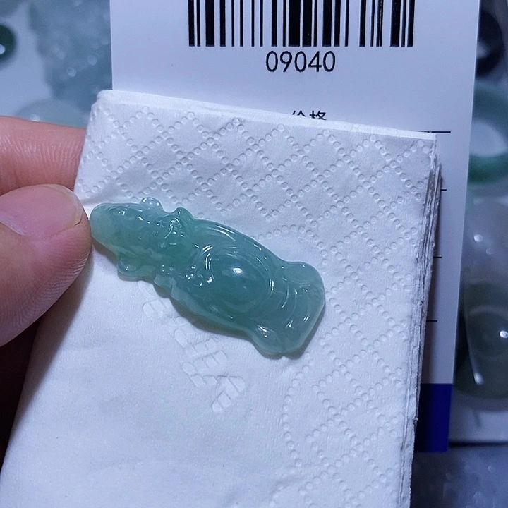 翡翠未镶嵌颈饰天光墟翡翠市场现金代购