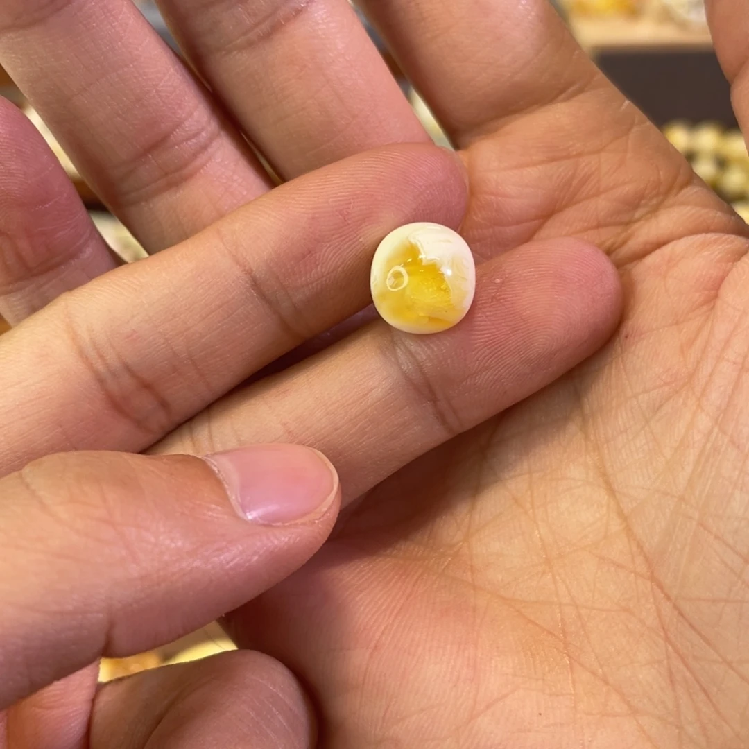 琥珀未镶嵌裸石11mm橘漆白溶洞拉丝老型单珠TS174