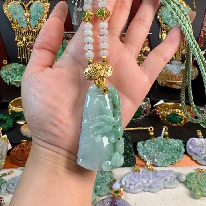 翡翠未镶嵌颈饰吊坠炸价