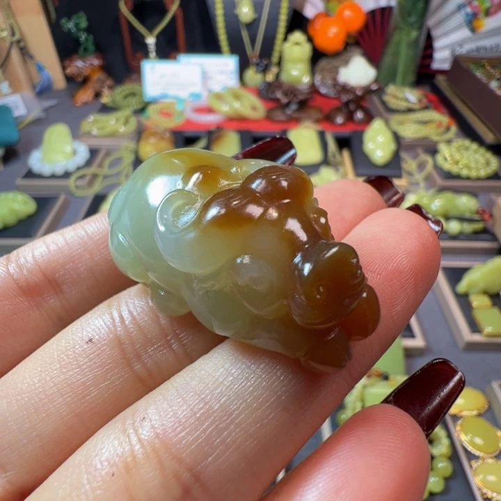 颈饰未镶嵌和田玉（糖玉）