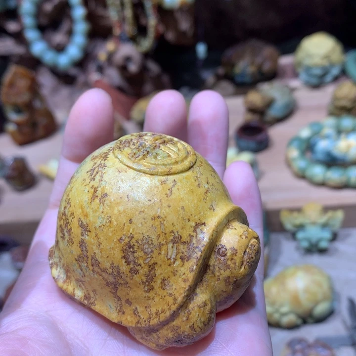 未镶嵌岫岩河磨玉（透闪石质玉）把件