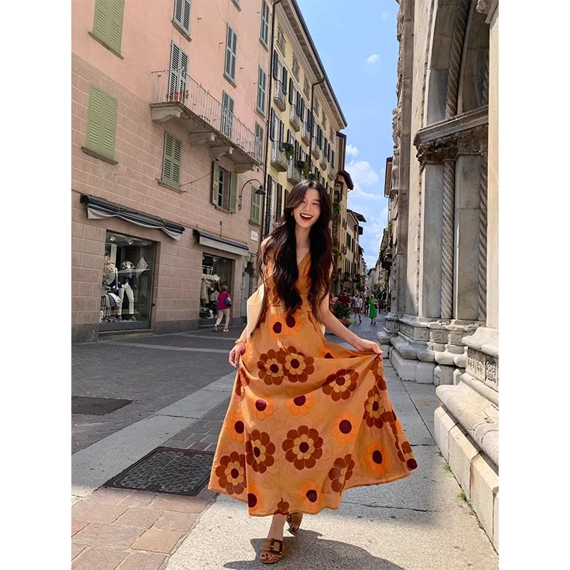 法式复古深V领吊带连衣裙女2025夏季新款优雅气质收腰印花长裙潮