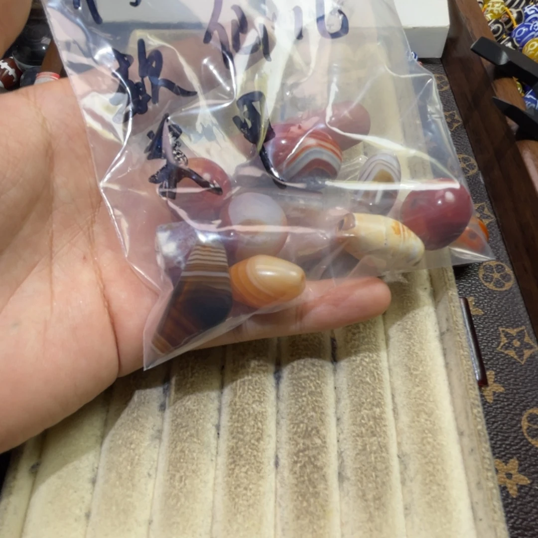 榆***室玛瑙/玉髓未镶嵌珠宝半成品