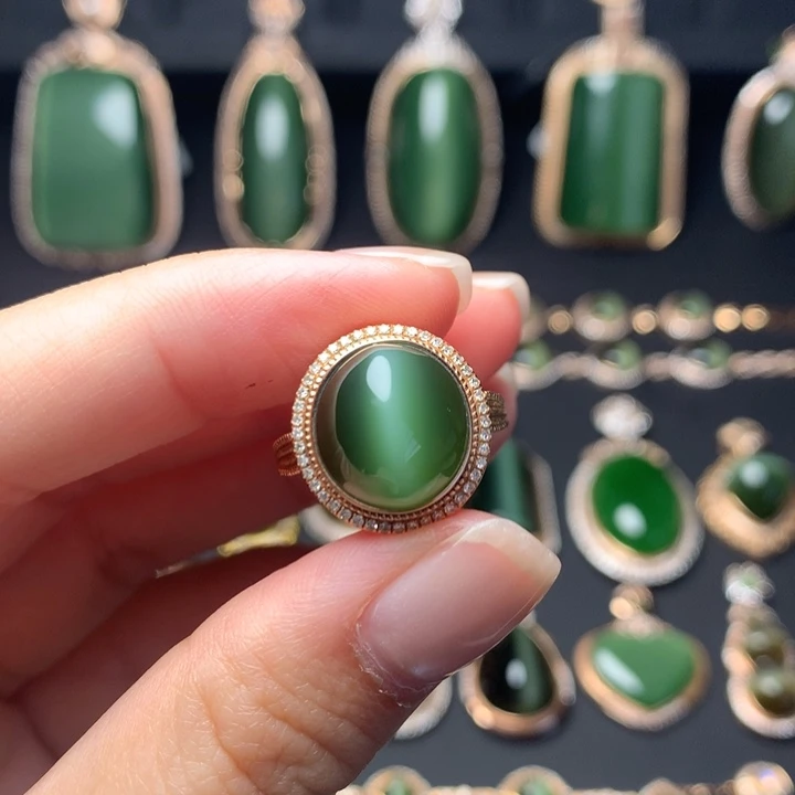 和田玉18K金镶嵌戒指