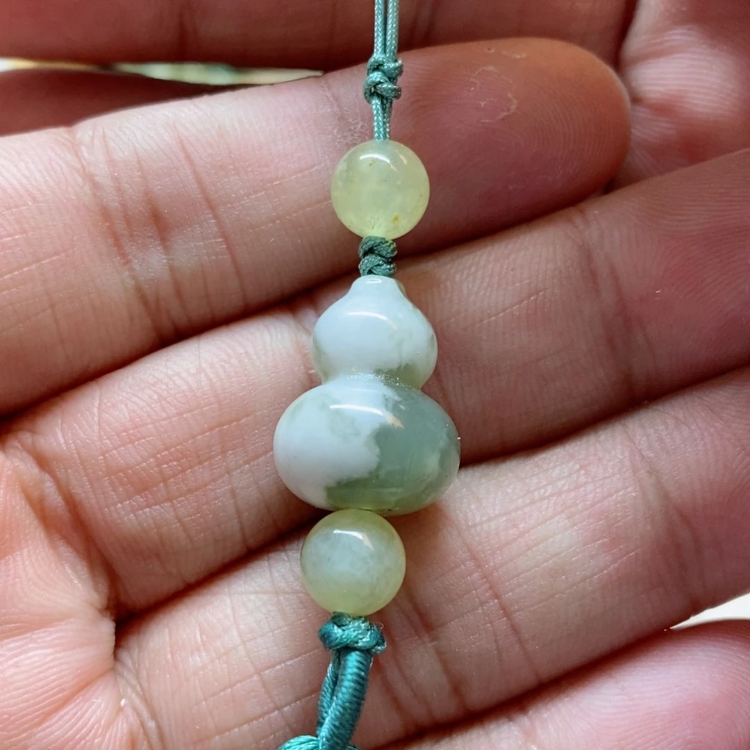 未镶嵌蛇纹石玉吊坠