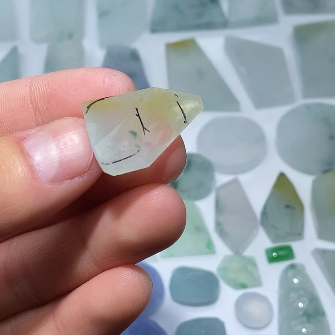 翡翠未镶嵌颈饰765