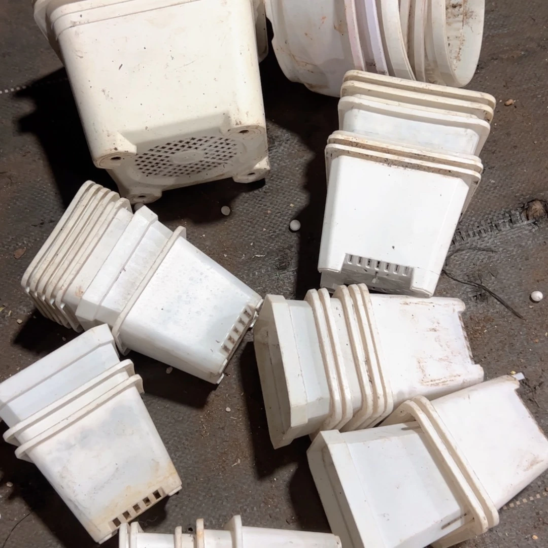 一堆乱七八糟的白方盆 打包